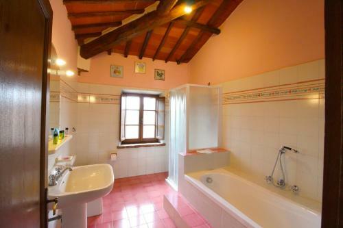 Monte San Savino Villa Sleeps 15 Pool Wifi