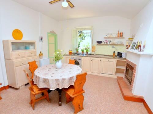 Beautiful Cottage In Massarosa With Lake View