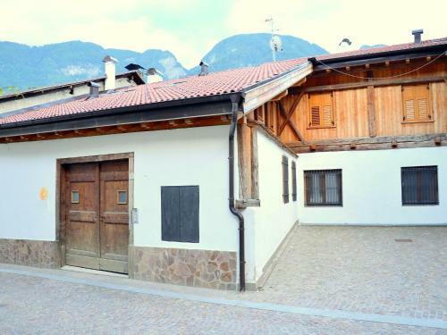 Expansive Holiday Home In Monclassico Tyrol With Garden