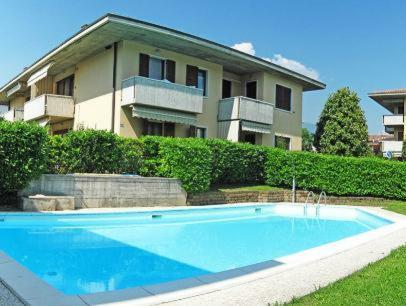 La Perla Apartments