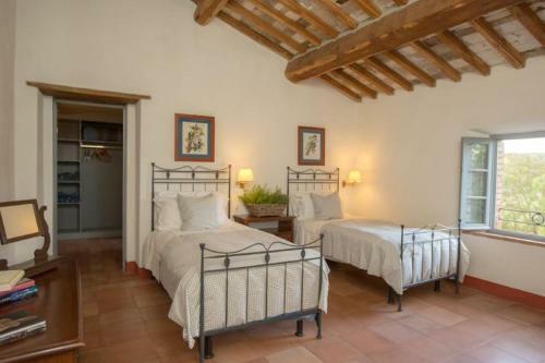 Lilliano Villa Sleeps 12 Pool Air Con Wifi
