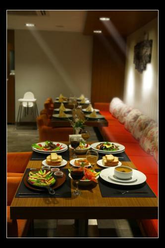 Ela Hotel