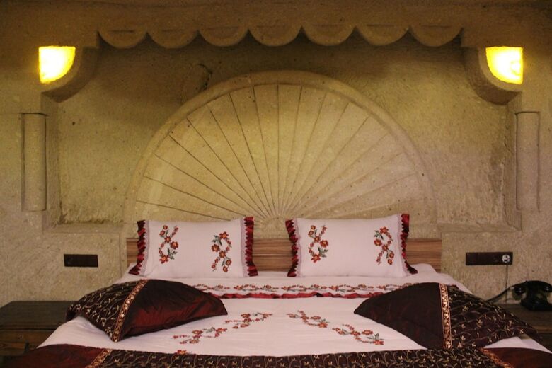 Dilek Tepesi Cave Hotel