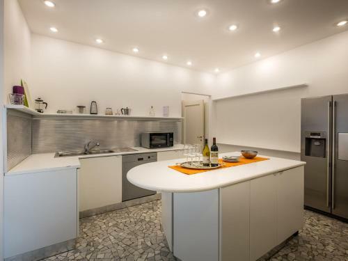 Meina Villa Sleeps 13 Pool Air Con Wifi