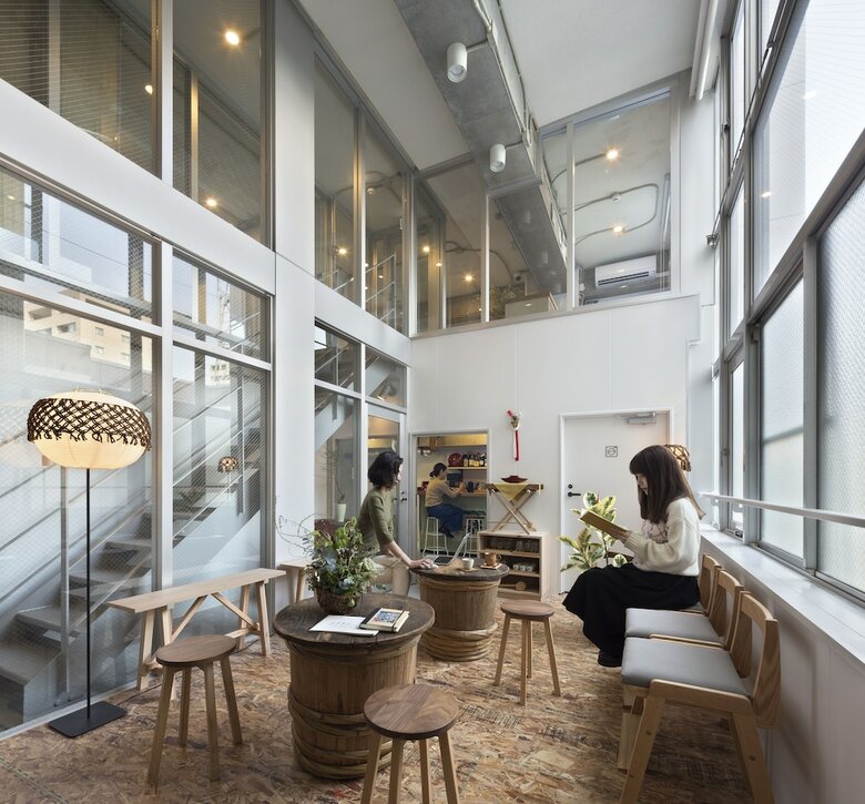 Common De - Hostel & Bar