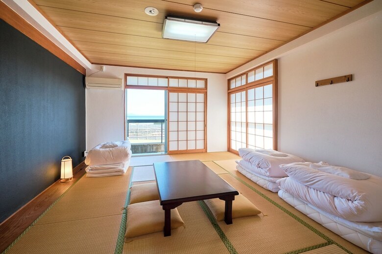 Hostal J-hoppers Lake Biwa Guesthouse