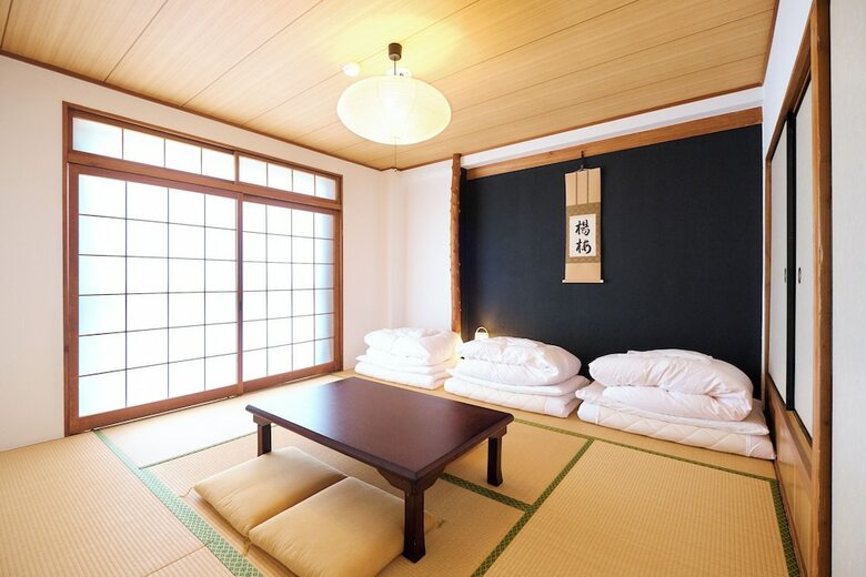 Hostal J-hoppers Lake Biwa Guesthouse