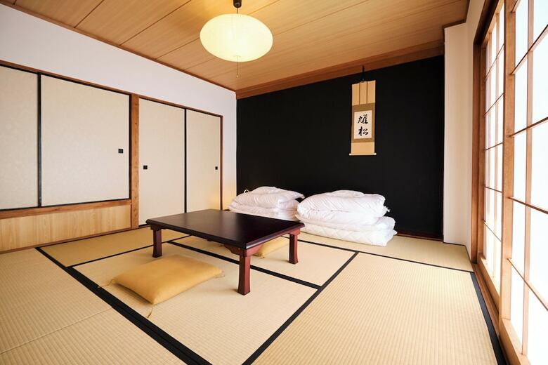 Hostal J-hoppers Lake Biwa Guesthouse