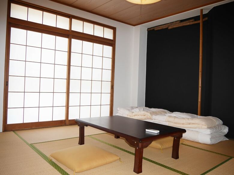 Hostal J-hoppers Lake Biwa Guesthouse