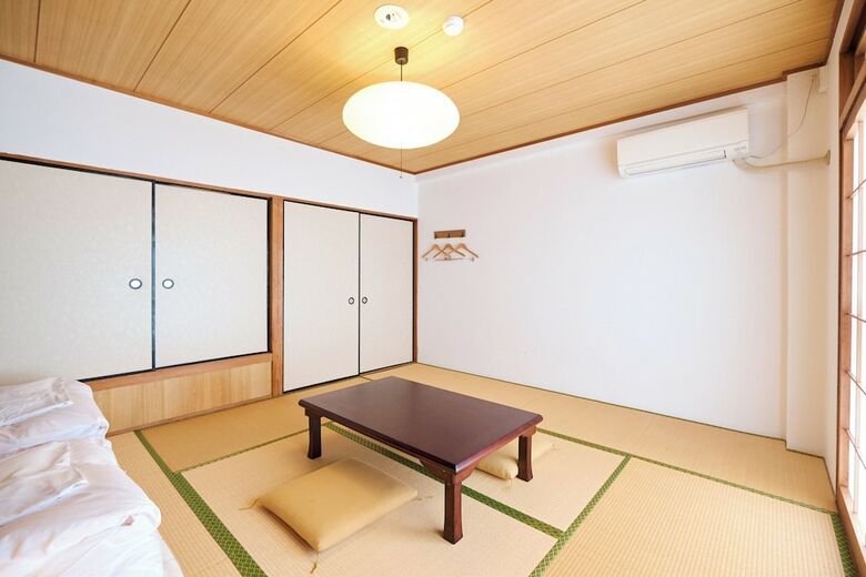 Hostal J-hoppers Lake Biwa Guesthouse