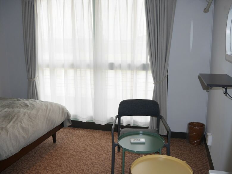 Hostal J-hoppers Lake Biwa Guesthouse