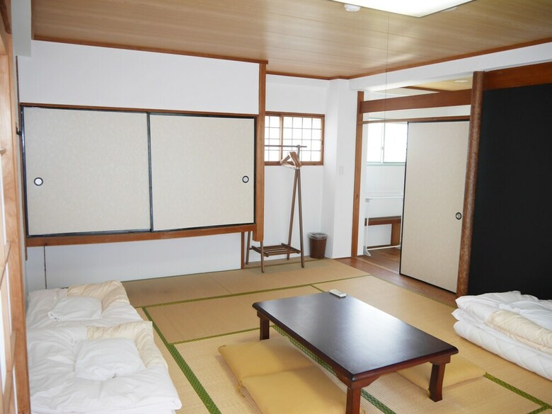 Hostal J-hoppers Lake Biwa Guesthouse