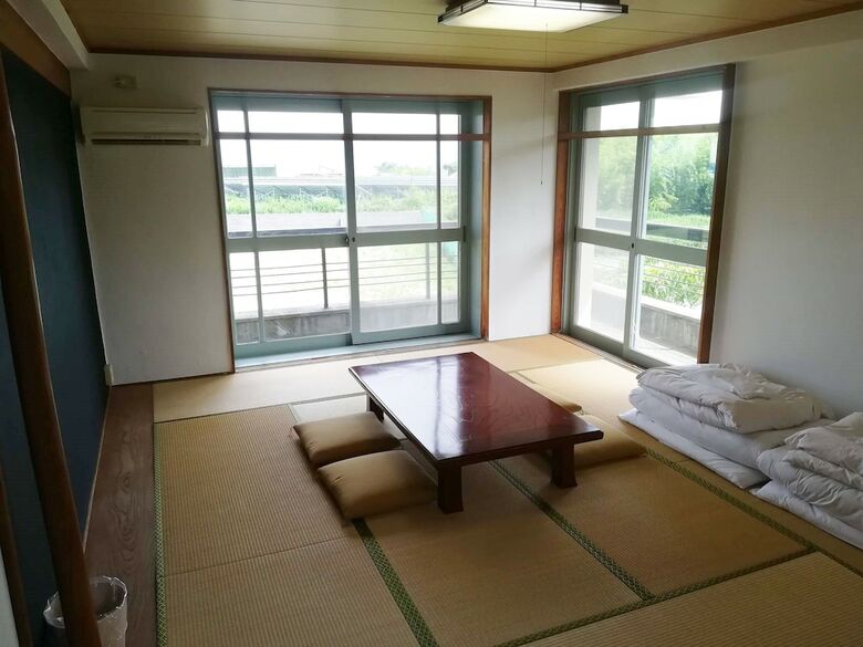 Hostal J-hoppers Lake Biwa Guesthouse
