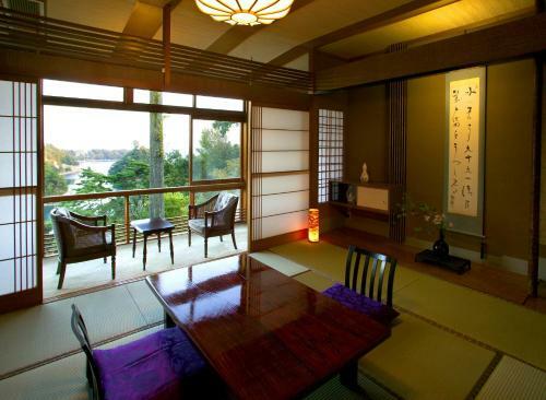Hyakurakuso