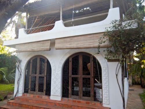 Shambani Cottages