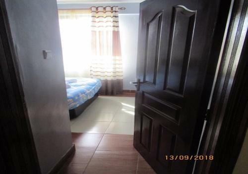 Lakeview Lux Apartment