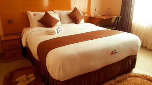 Pivot Hotel