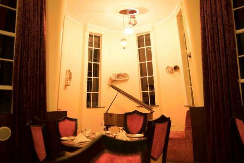 Hotel Tafaria Castle & Country Lodge