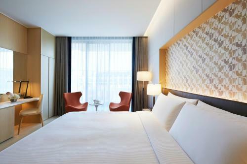 Landing Jeju Shinhwa World Hotel