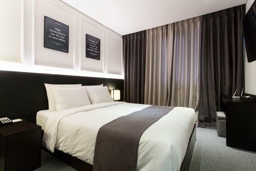 Vella Suite Hotel