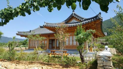 Hostal Myeongga Hanok Pension