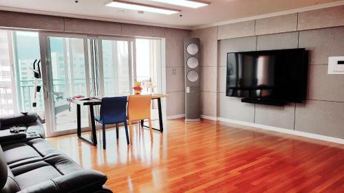 Ll House Homestay [ Room 2 ]