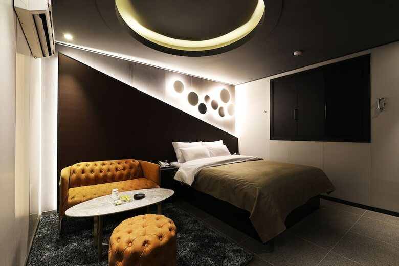 Rainbow Hotel