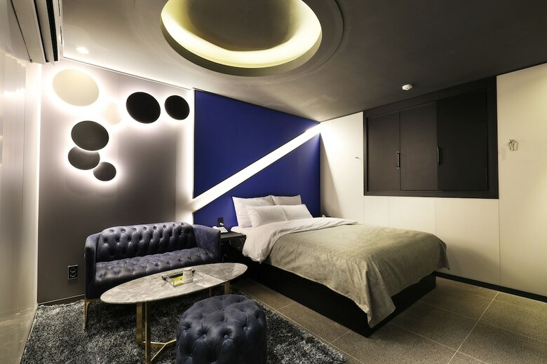 Rainbow Hotel