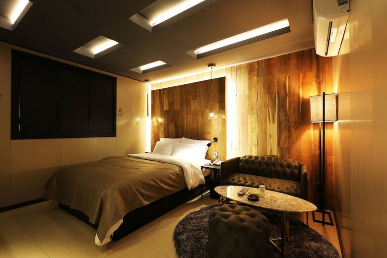 Rainbow Hotel