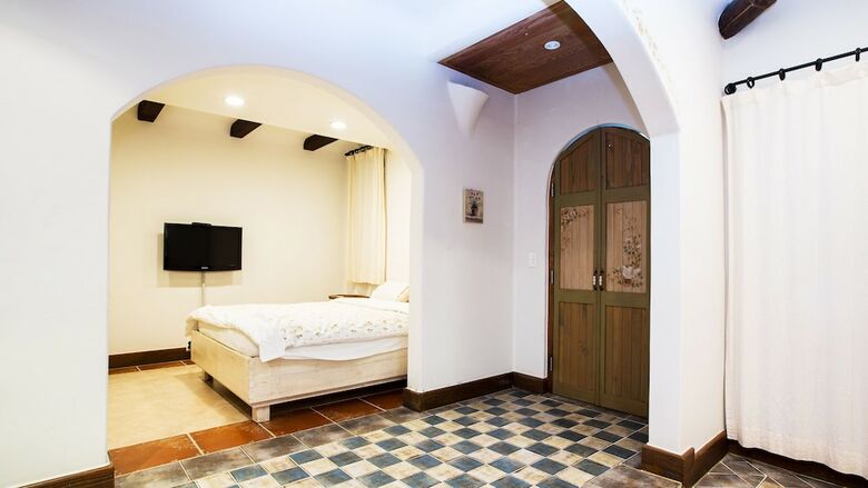 Miallet Pension