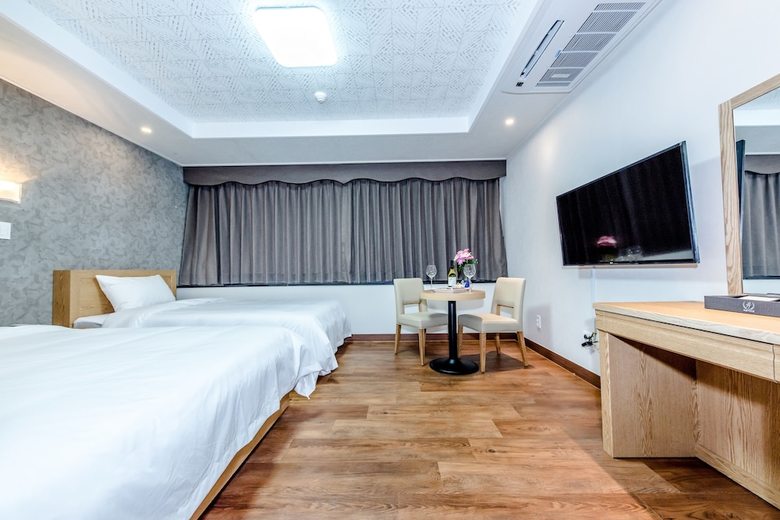 Leslie Hotel
