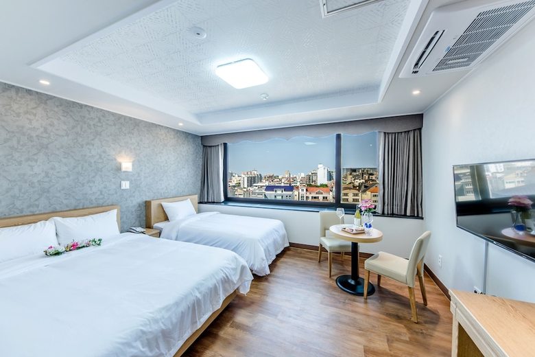 Leslie Hotel