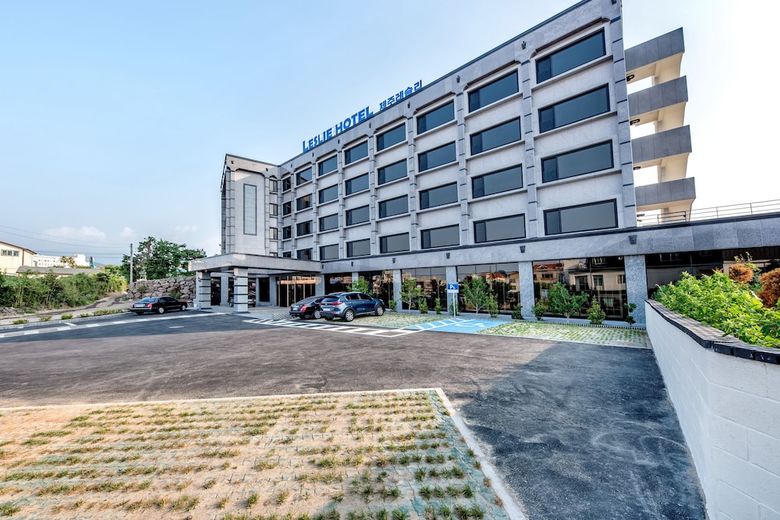 Leslie Hotel