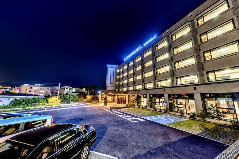 Leslie Hotel