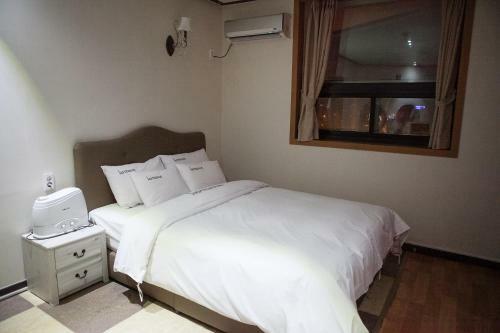 Maum Hotel And Backpackers