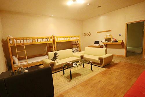 Maum Hotel And Backpackers