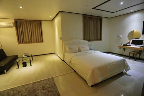 Maum Hotel And Backpackers