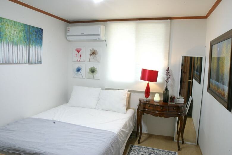 Hostal Refee House