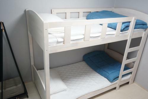 Hostal Airport Guesthouse