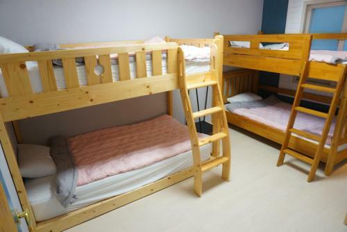 Hostal Airport Guesthouse