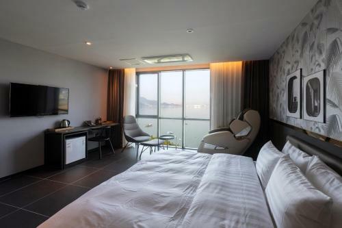 Brown-dot Hotel Shinho