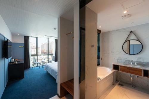 Brown-dot Hotel Shinho