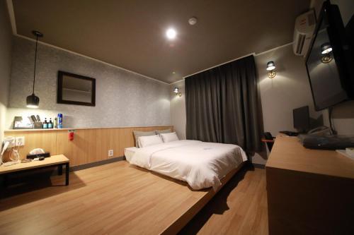 Insta Motel