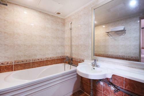 Daegu Hilltop Hotel