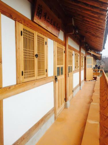 Hostal Gyeongju Ran Hanok Guesthouse