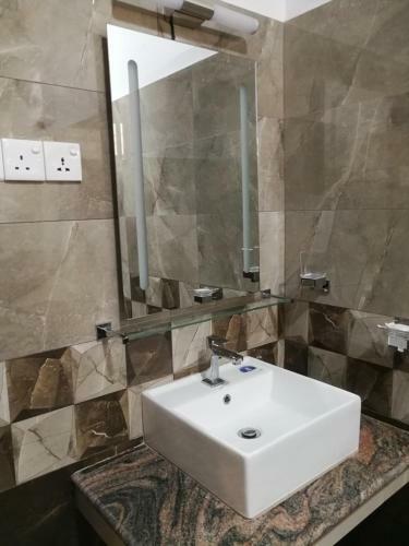 Hotel New Rest House - Mahiyanganaya