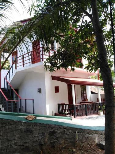 Hostal Mahee House