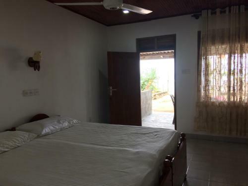 Hostal Blue Corals Beach Bungalow