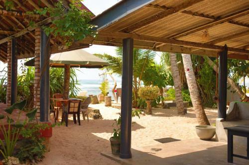 Hostal Blue Corals Beach Bungalow