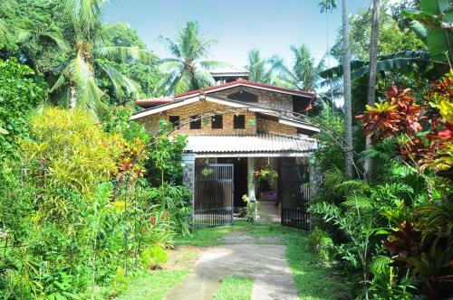 Hostal Deniya Villa
